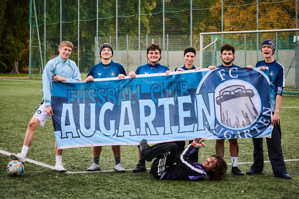 Das Team des FC Augarten mit Enno Osten (ganz links) im Prater.